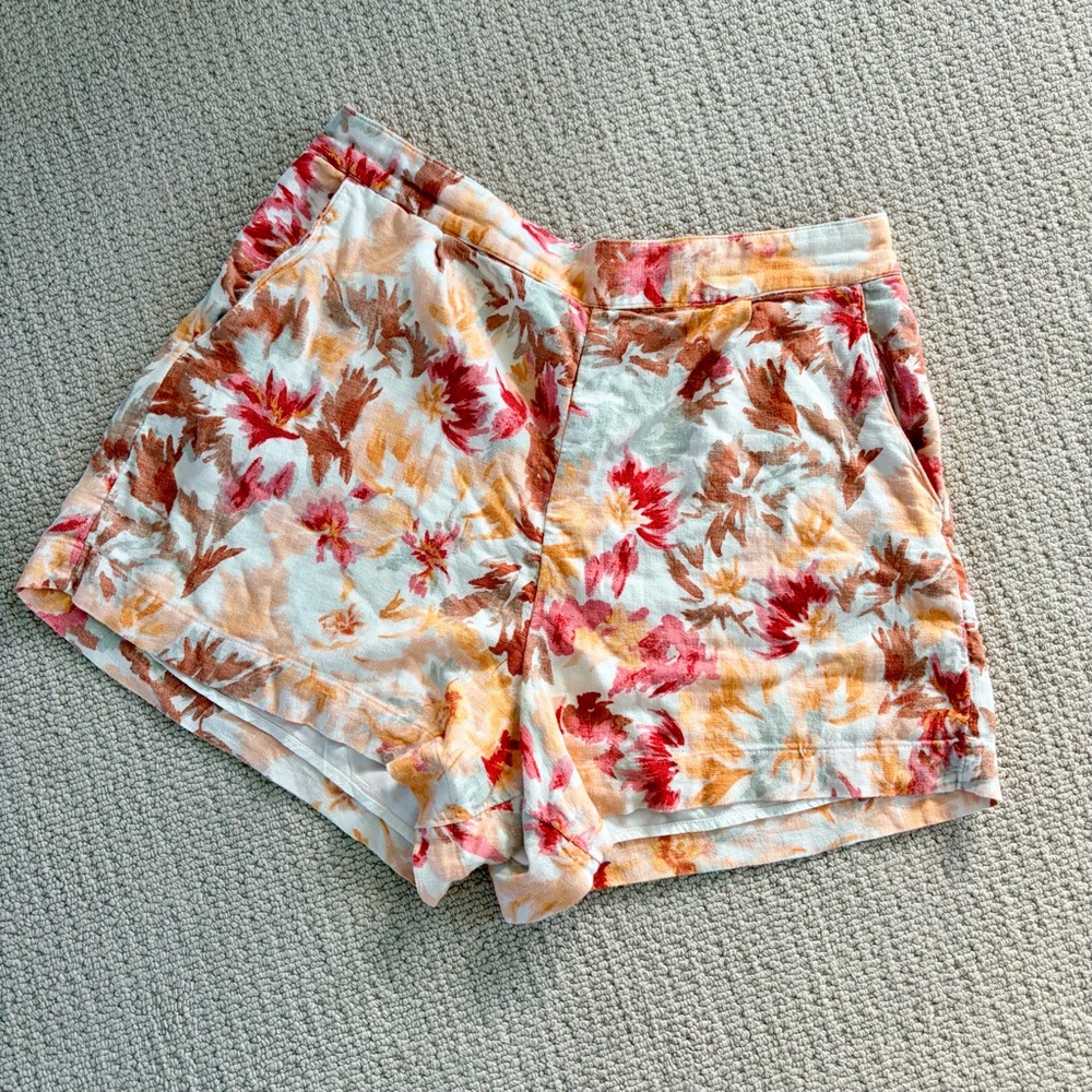 Abercrombie & Fitch White and Red Floral Shorts Large